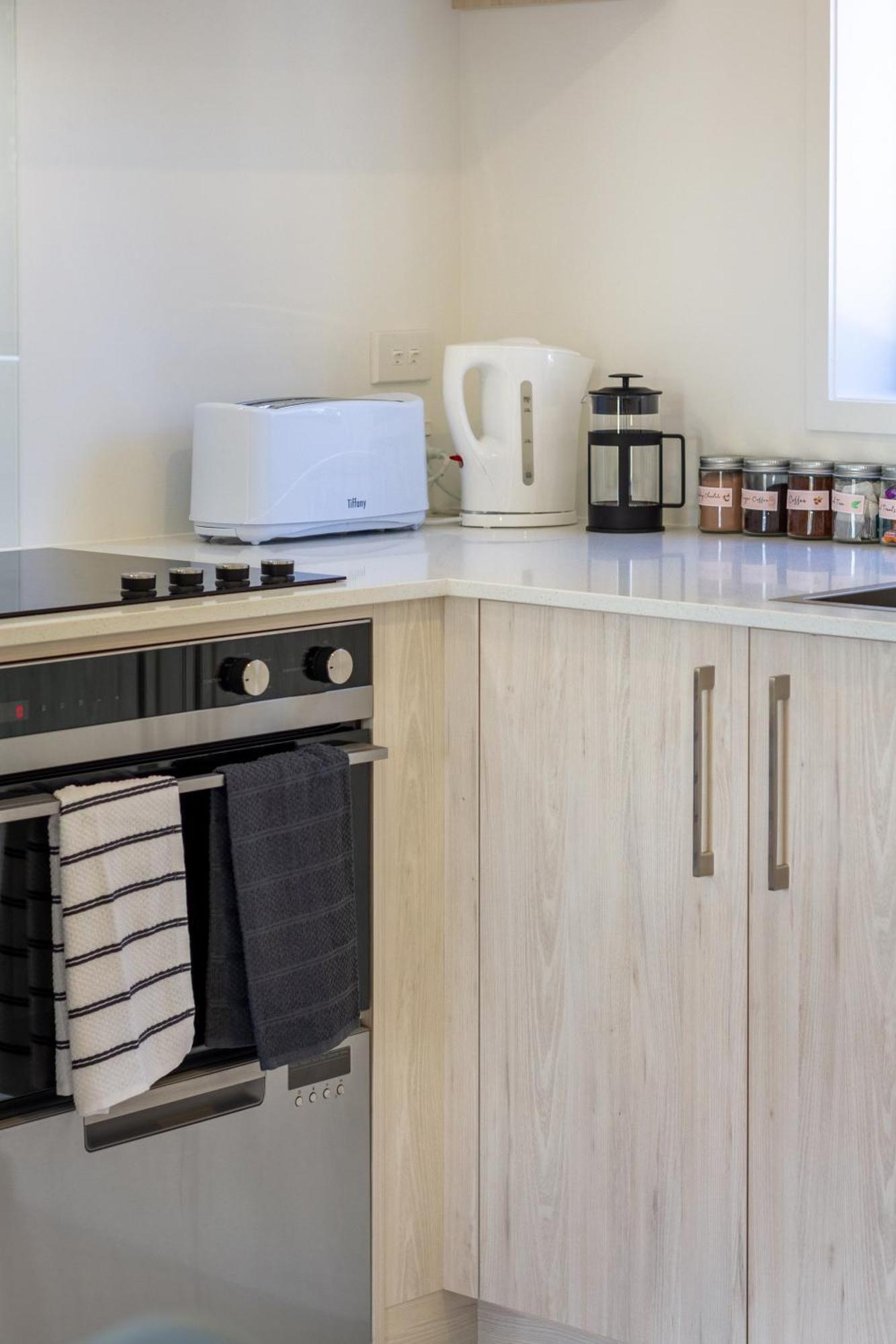 オークランドConveniently Located 2Br Townhouse In West Aklアパートメント エクステリア 写真