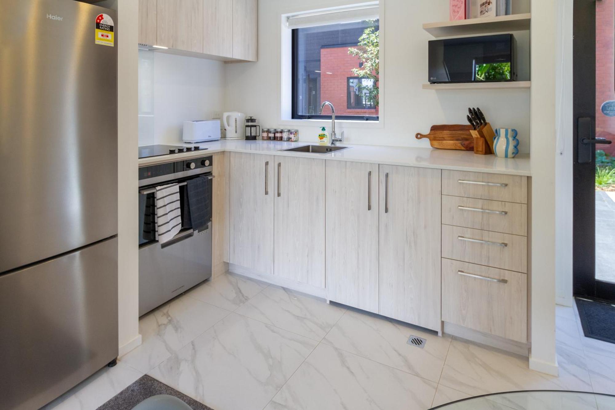 オークランドConveniently Located 2Br Townhouse In West Aklアパートメント エクステリア 写真