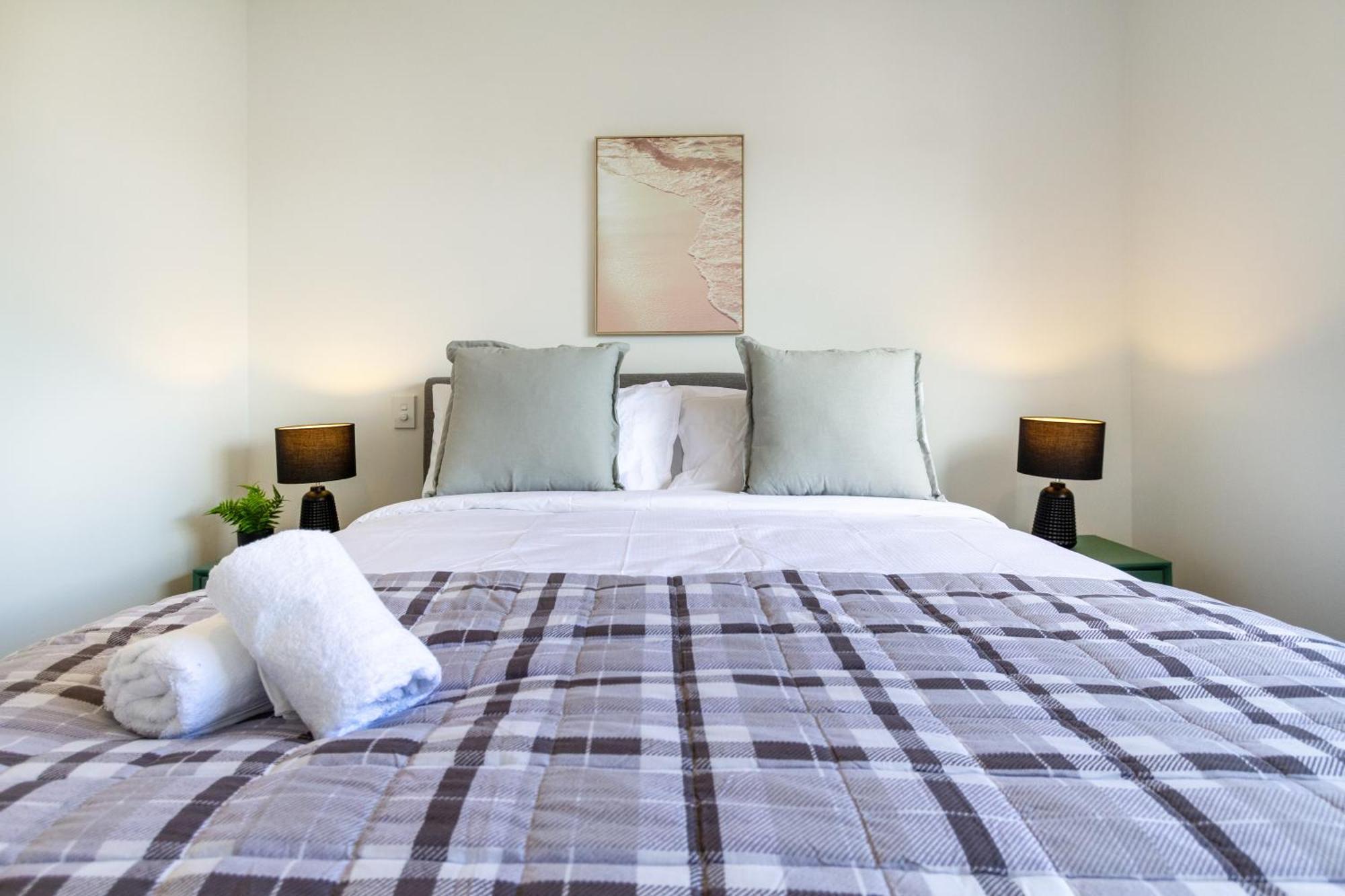 オークランドConveniently Located 2Br Townhouse In West Aklアパートメント エクステリア 写真